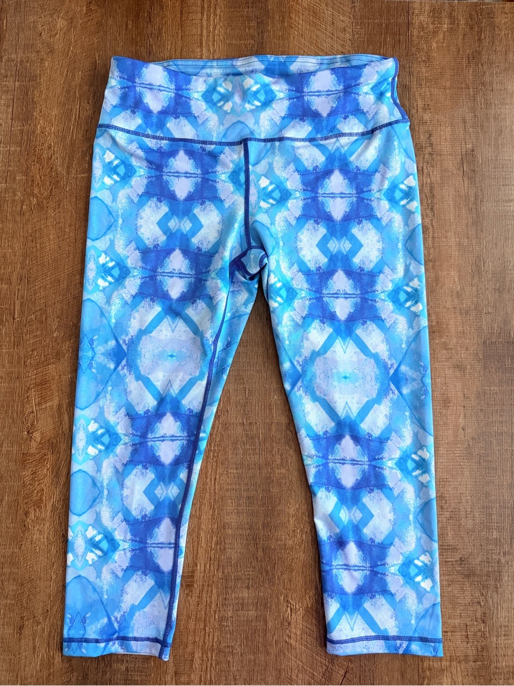 90 Degree By Reflex Blue Patterned Capri Leggings